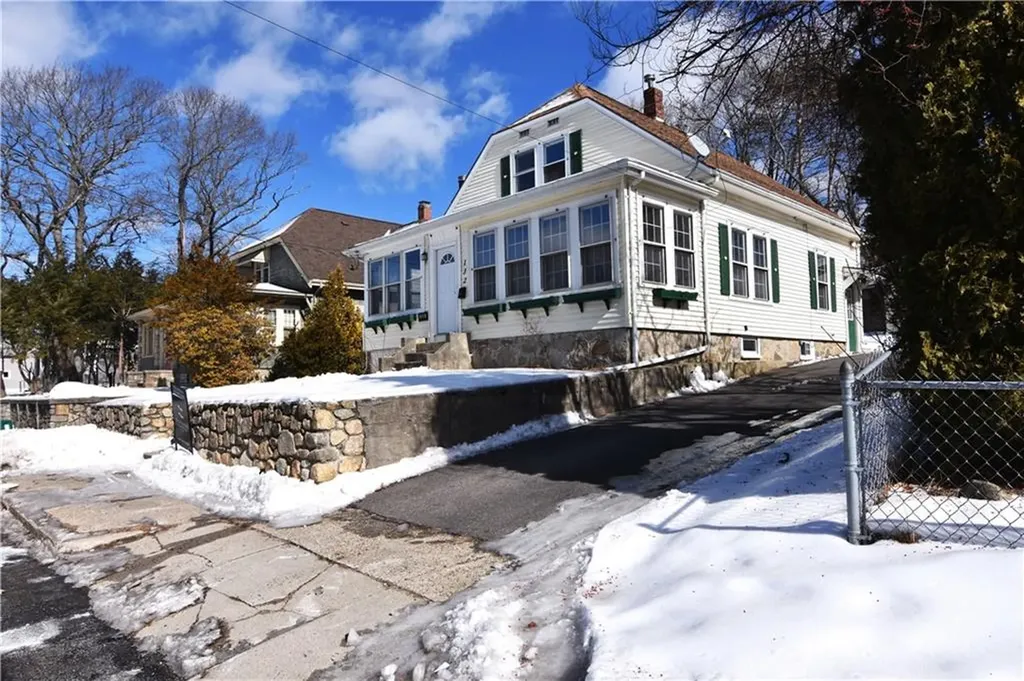 132 Division Street Woonsocket RI 02895