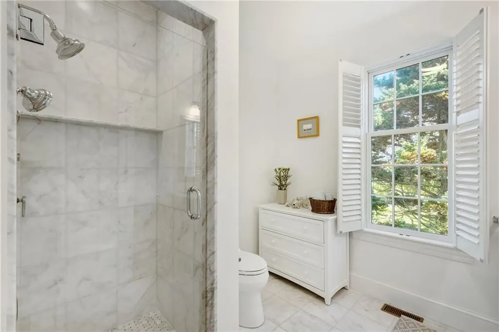 591 Ocean Avenue Newport RI 02840