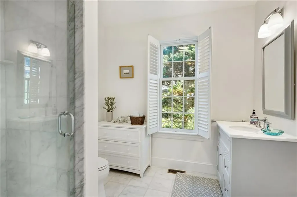591 Ocean Avenue Newport RI 02840