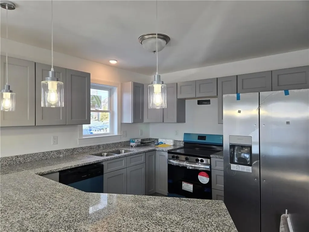 166 Street Louis Avenue Woonsocket RI 02895