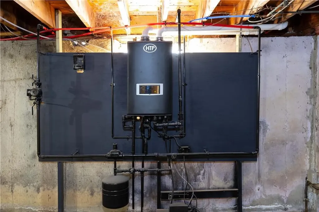 107 Standish Avenue Providence RI 02909