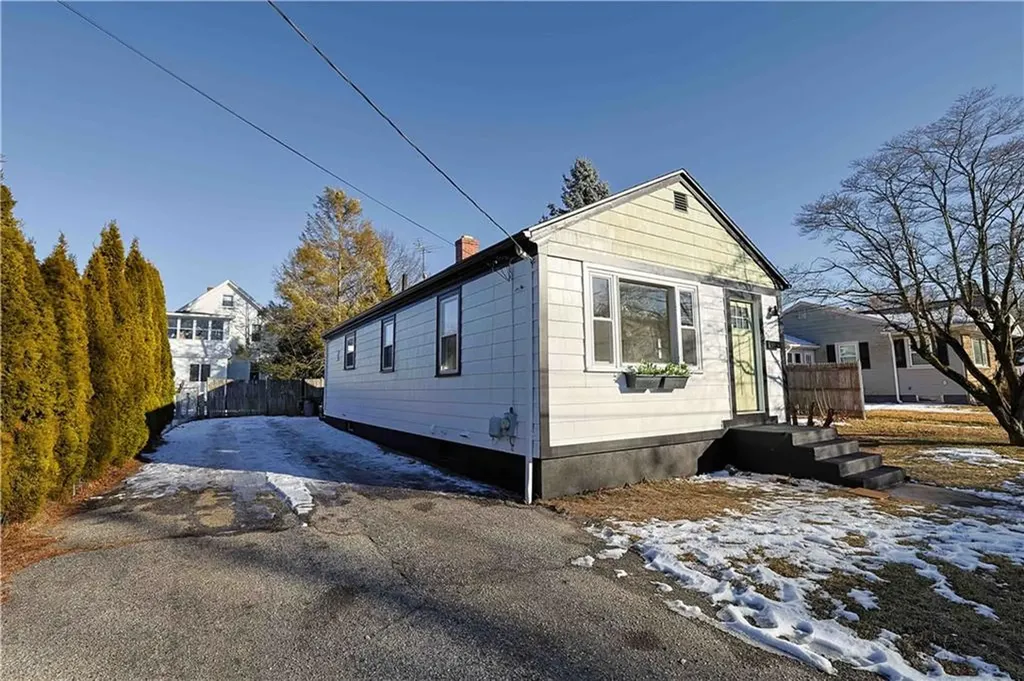 107 Standish Avenue Providence RI 02909