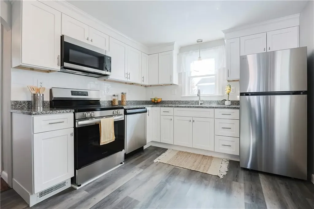 39 Yale Avenue Pawtucket RI 02860