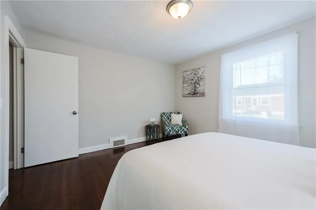 39 Yale Avenue Pawtucket RI 02860