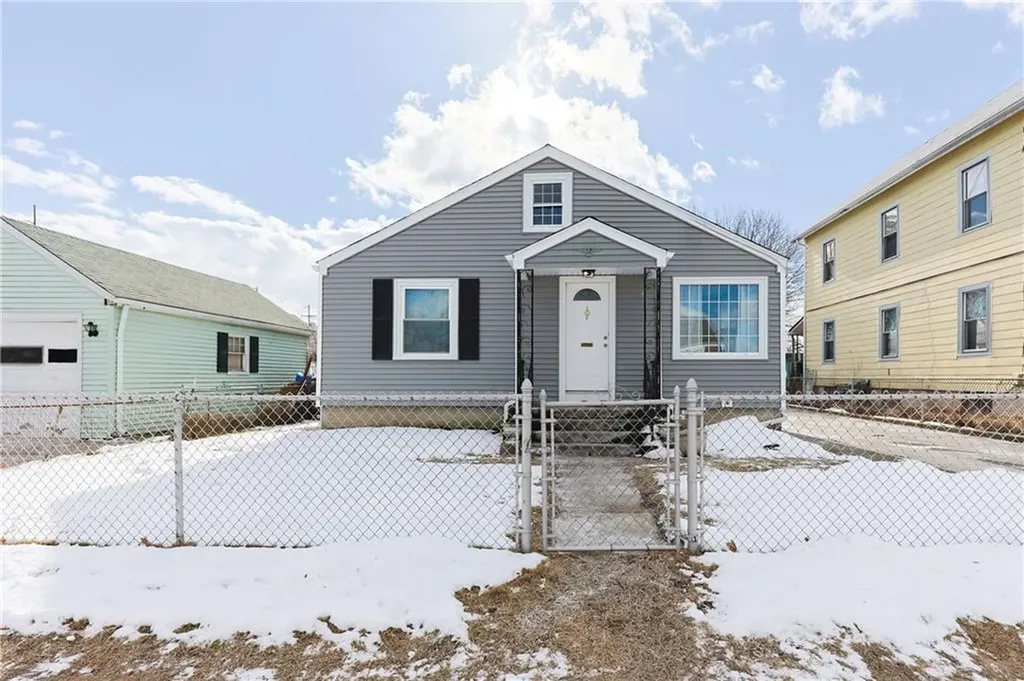 39 Yale Avenue Pawtucket RI 02860