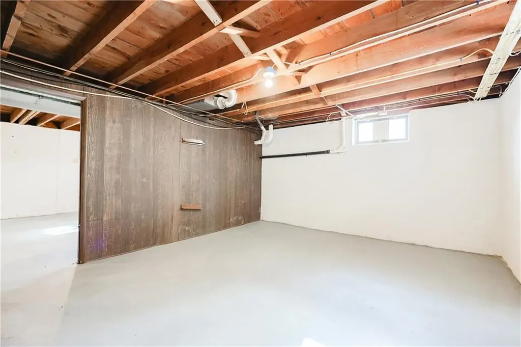39 Yale Avenue Pawtucket RI 02860