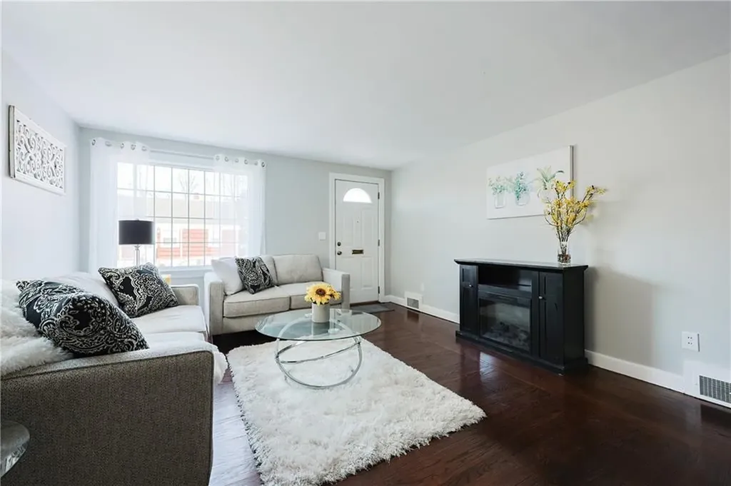 39 Yale Avenue Pawtucket RI 02860
