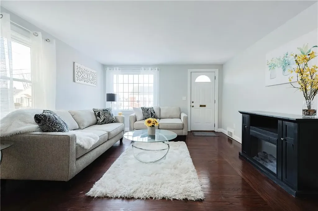 39 Yale Avenue Pawtucket RI 02860