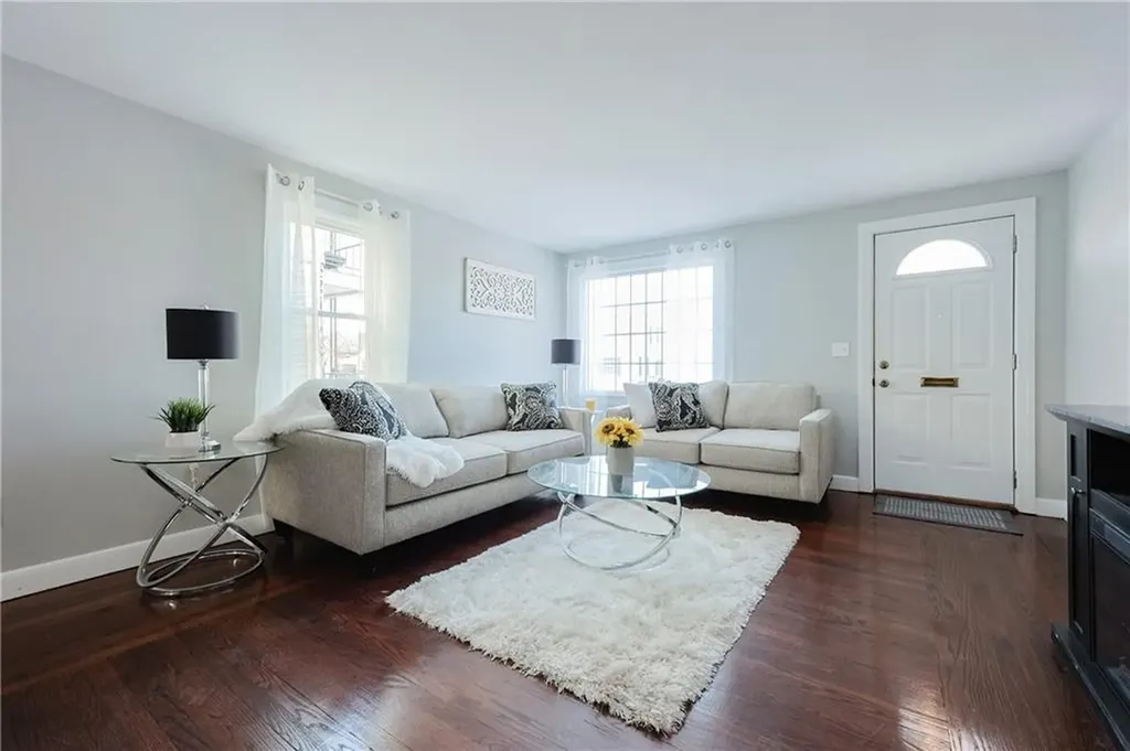 39 Yale Avenue Pawtucket RI 02860