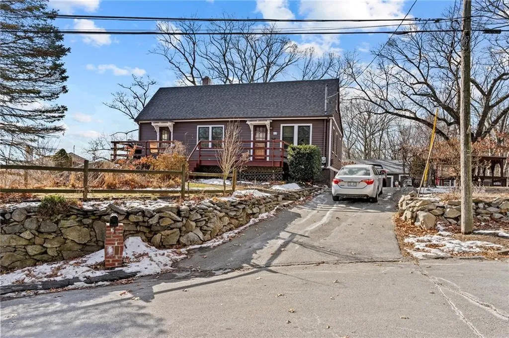 12 Mount Avenue Lincoln RI 02865
