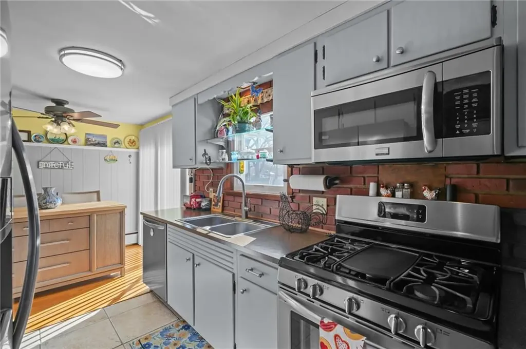 136 Vineyard Road Warwick RI 02889