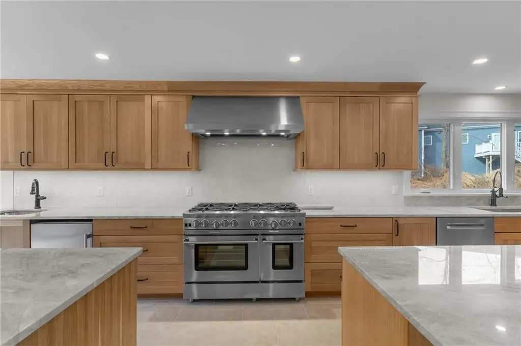 46 Country View Drive Cranston RI 02921