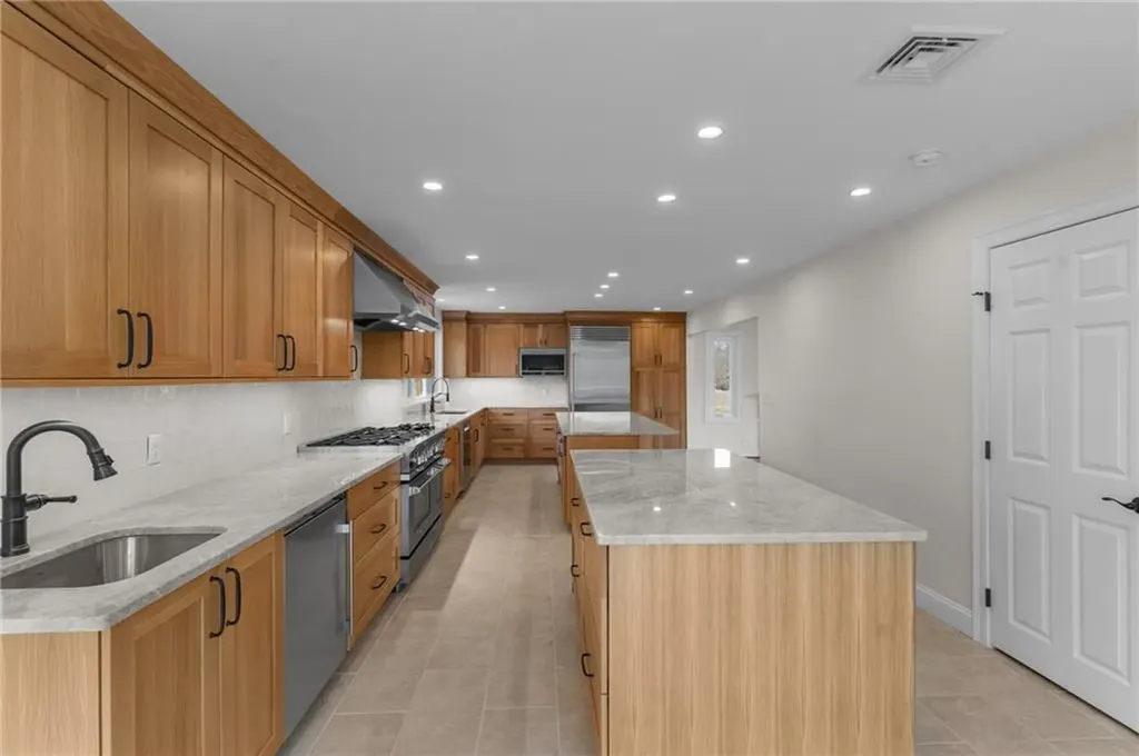 46 Country View Drive Cranston RI 02921