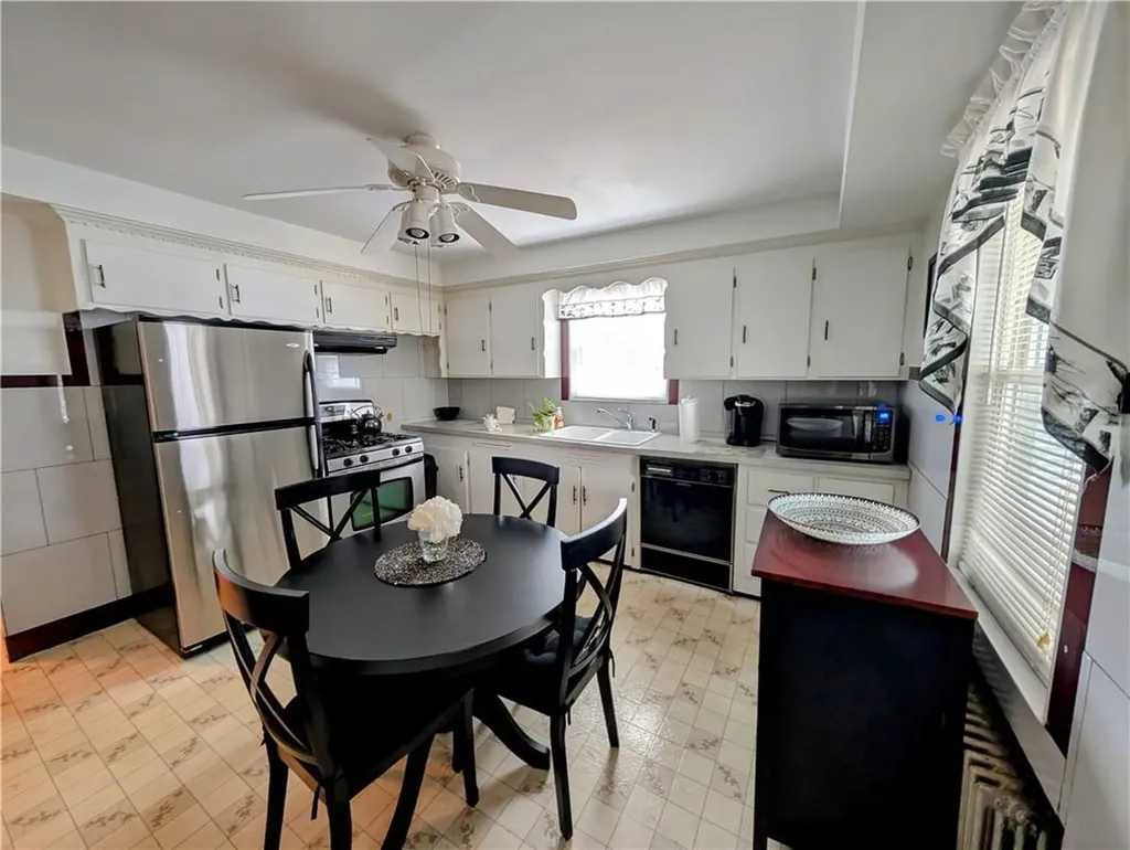 152 Sandringham Avenue Providence RI 02908
