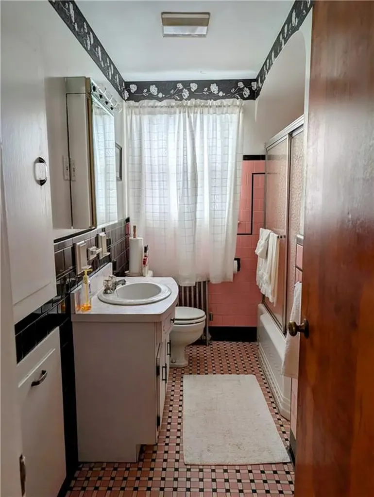 152 Sandringham Avenue Providence RI 02908