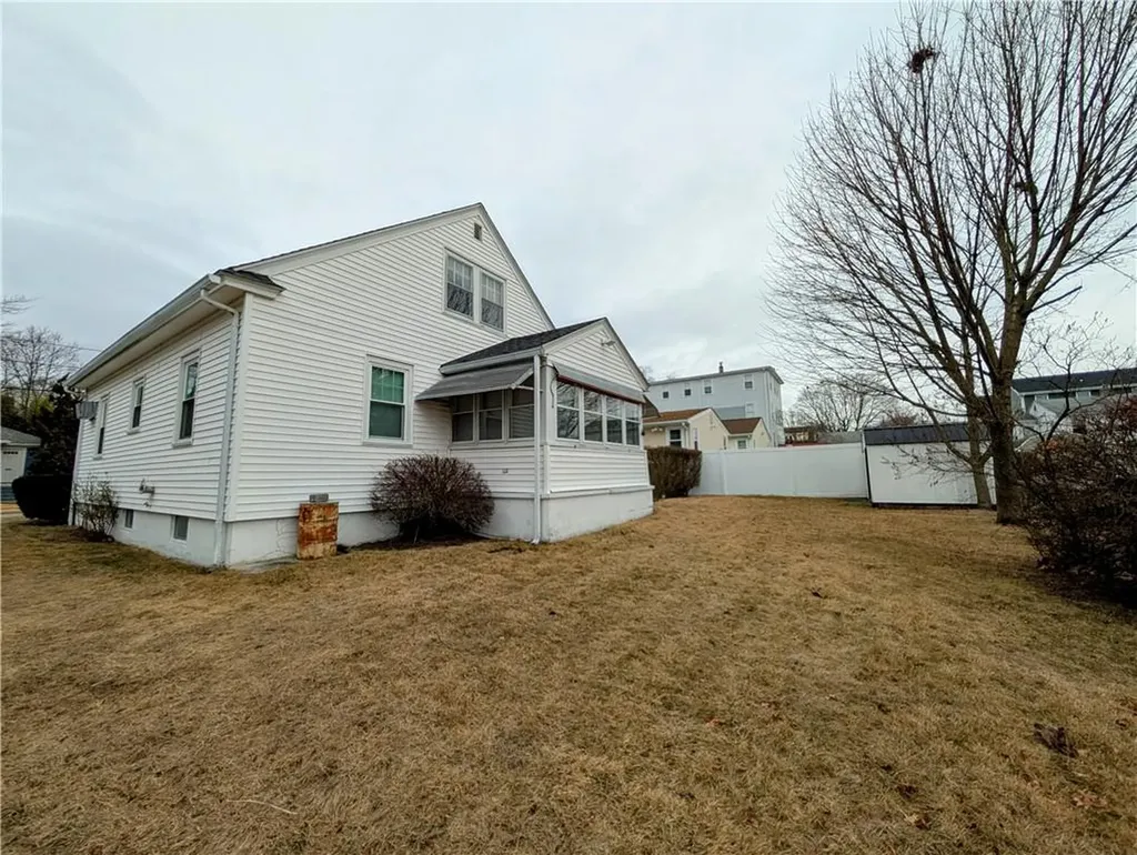 152 Sandringham Avenue Providence RI 02908