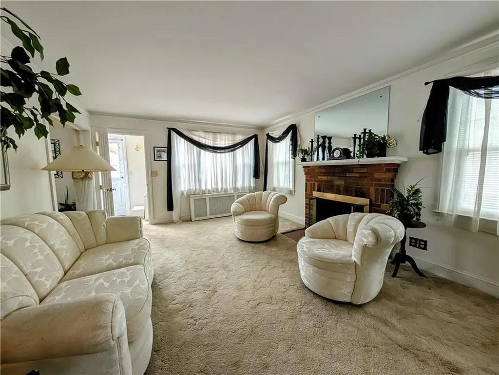 152 Sandringham Avenue Providence RI 02908