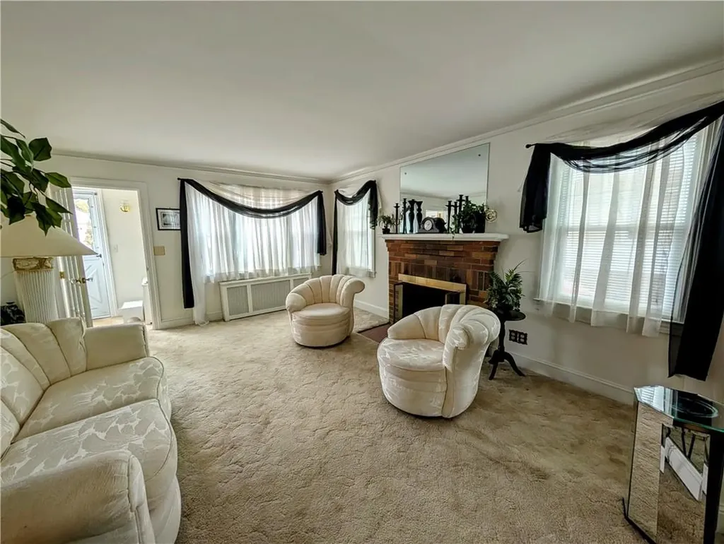 152 Sandringham Avenue Providence RI 02908