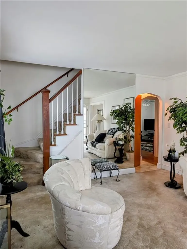 152 Sandringham Avenue Providence RI 02908