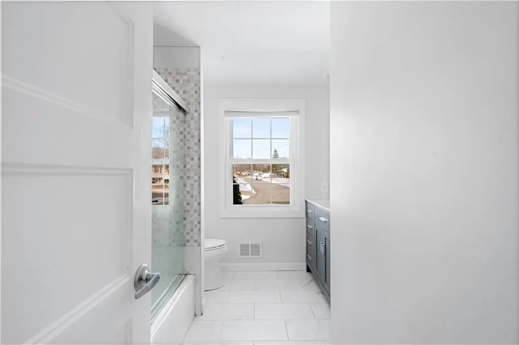 188 Brookwood Road Warwick RI 02889