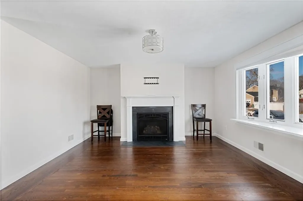 188 Brookwood Road Warwick RI 02889