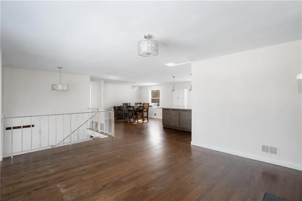 188 Brookwood Road Warwick RI 02889
