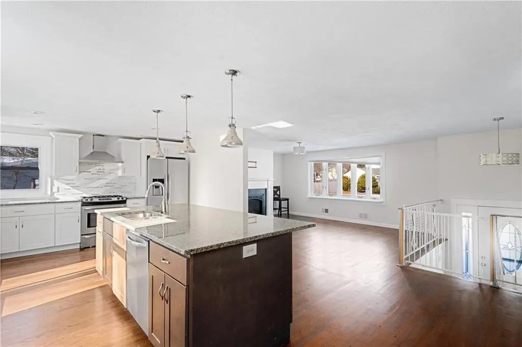 188 Brookwood Road Warwick RI 02889