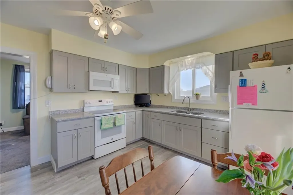 40 Draper Avenue Middletown RI 02842