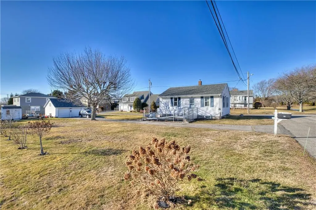 40 Draper Avenue Middletown RI 02842