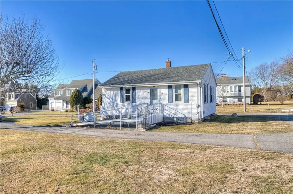 40 Draper Avenue Middletown RI 02842