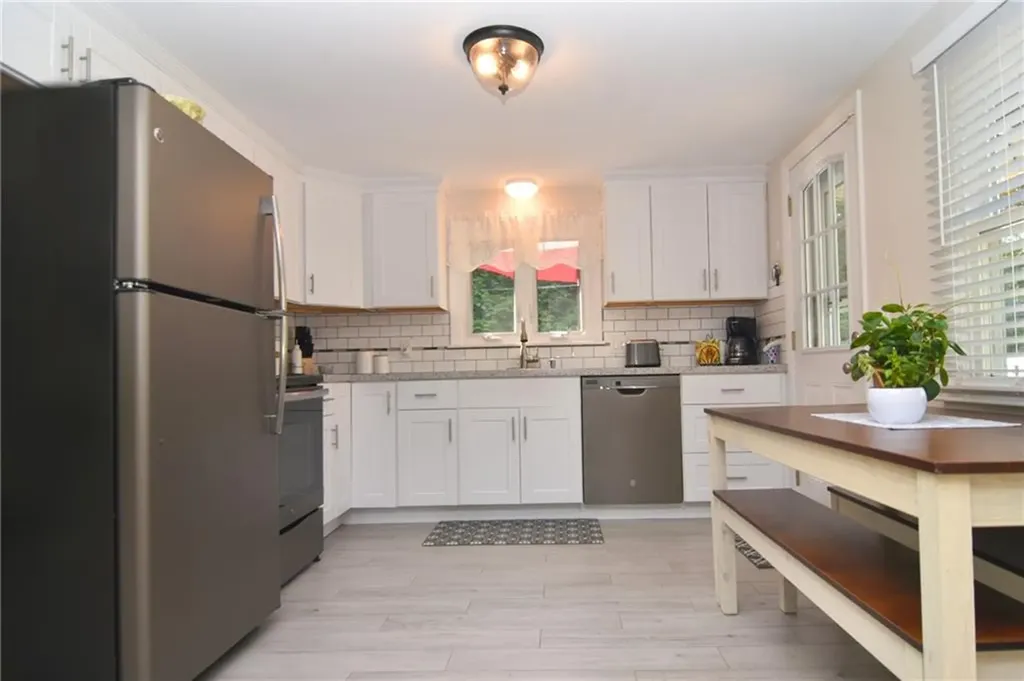 52 Woodridge Road Narragansett RI 02882