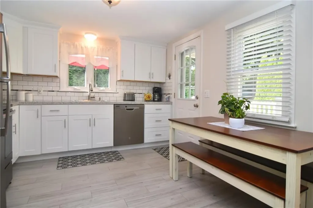 52 Woodridge Road Narragansett RI 02882