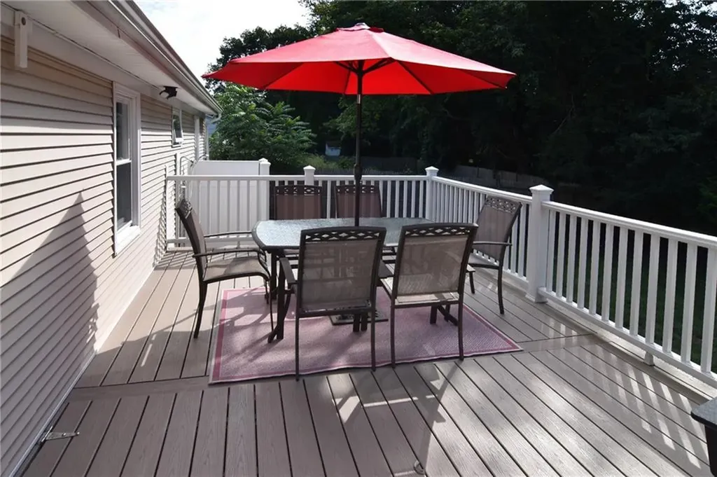 52 Woodridge Road Narragansett RI 02882