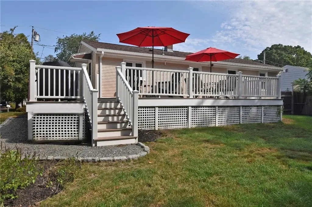 52 Woodridge Road Narragansett RI 02882