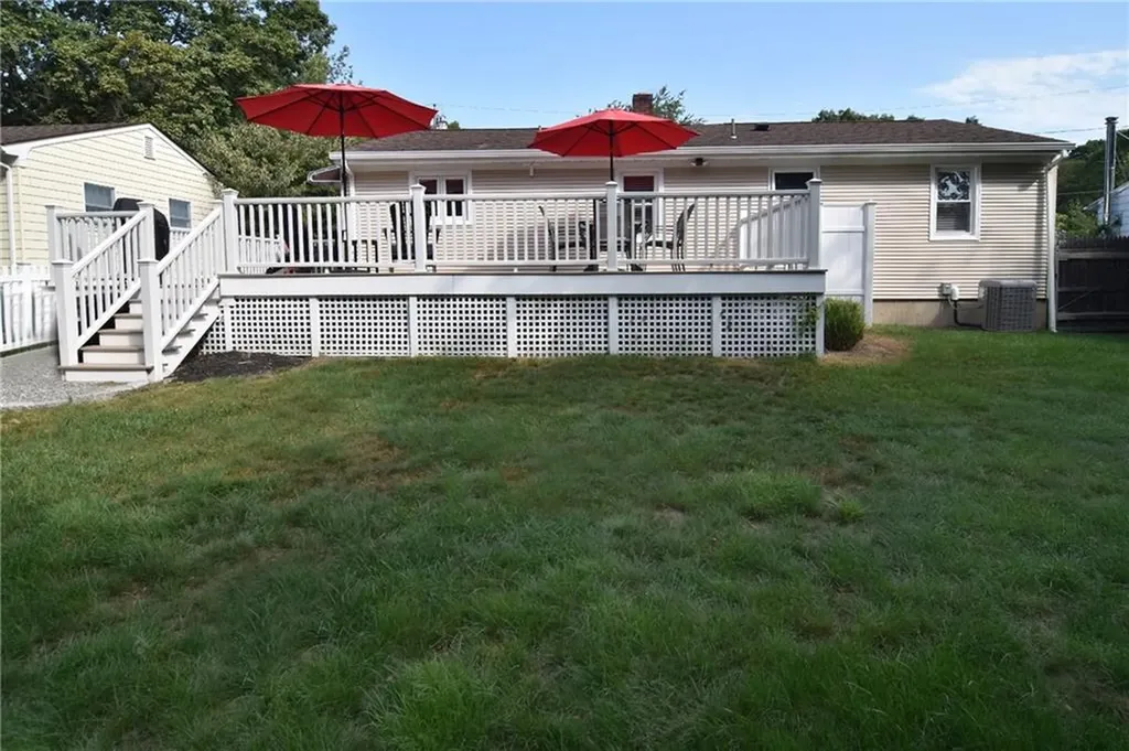 52 Woodridge Road Narragansett RI 02882