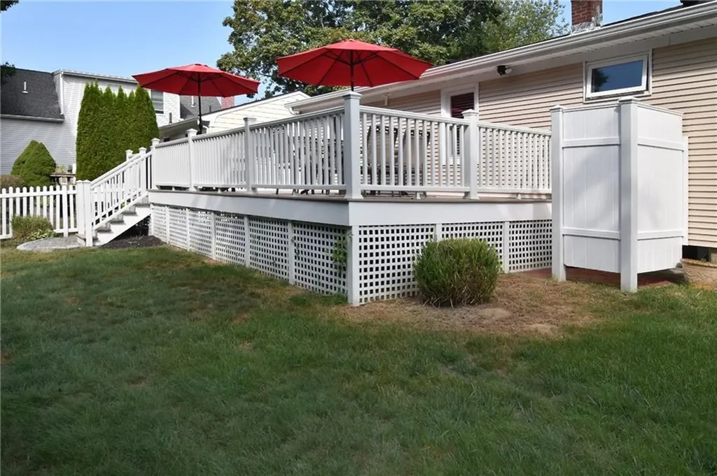 52 Woodridge Road Narragansett RI 02882