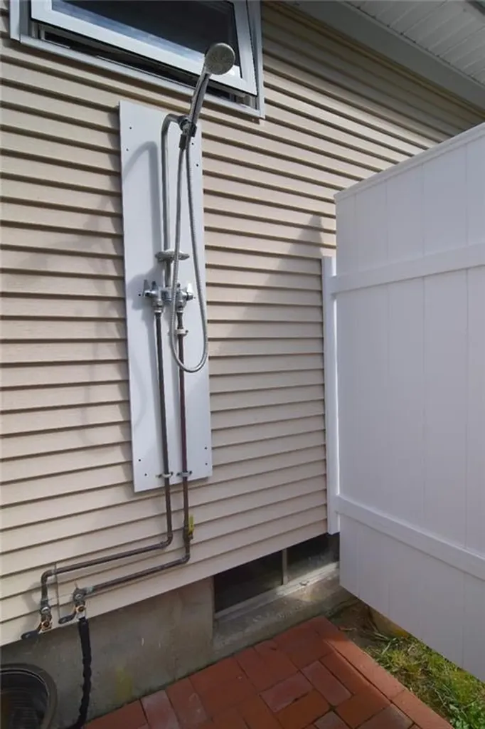 52 Woodridge Road Narragansett RI 02882