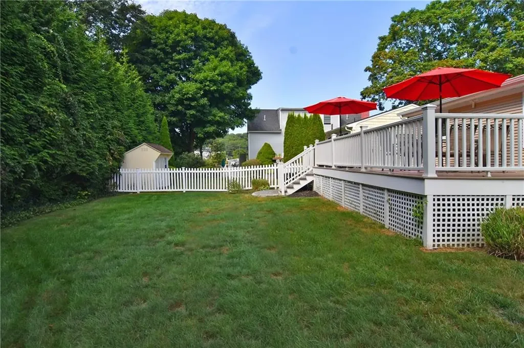52 Woodridge Road Narragansett RI 02882