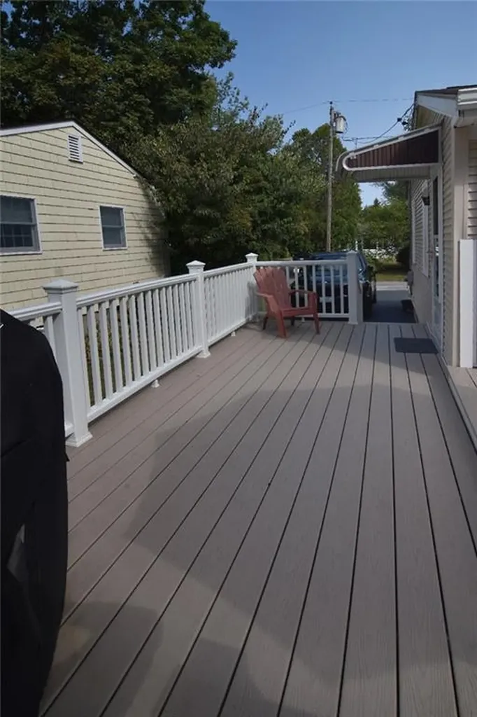 52 Woodridge Road Narragansett RI 02882