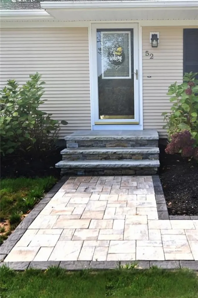 52 Woodridge Road Narragansett RI 02882