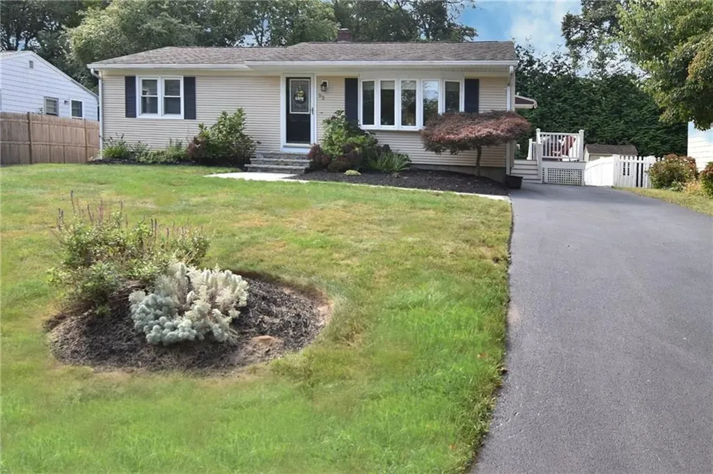 52 Woodridge Road Narragansett RI 02882