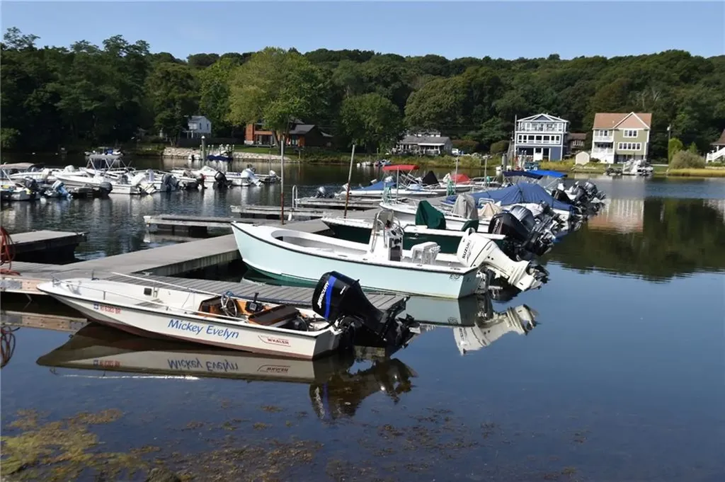 52 Woodridge Road Narragansett RI 02882