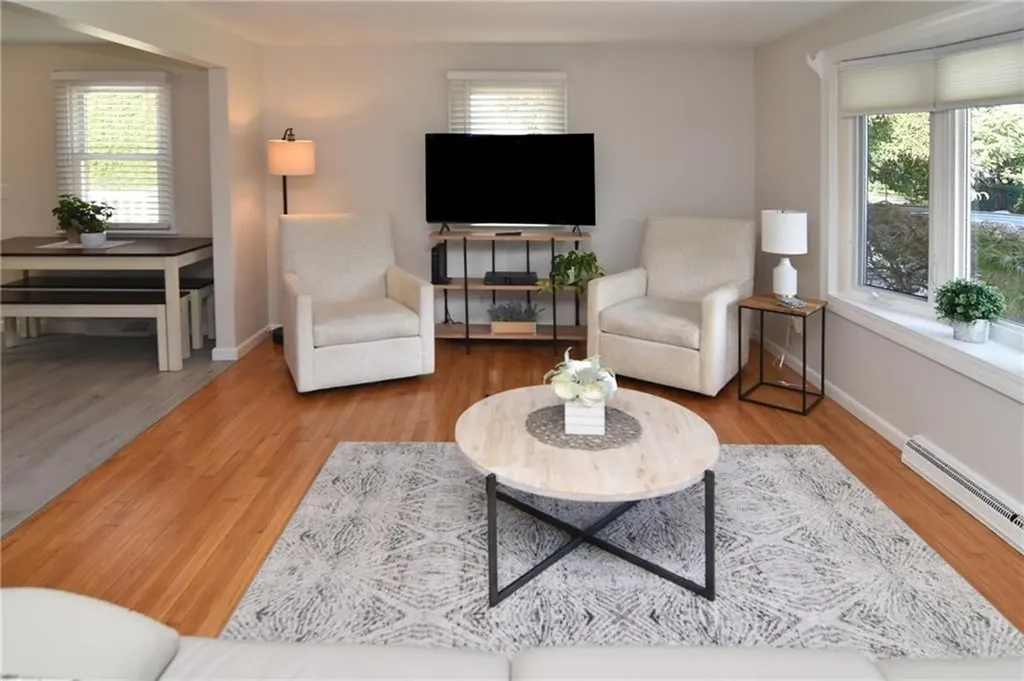 52 Woodridge Road Narragansett RI 02882