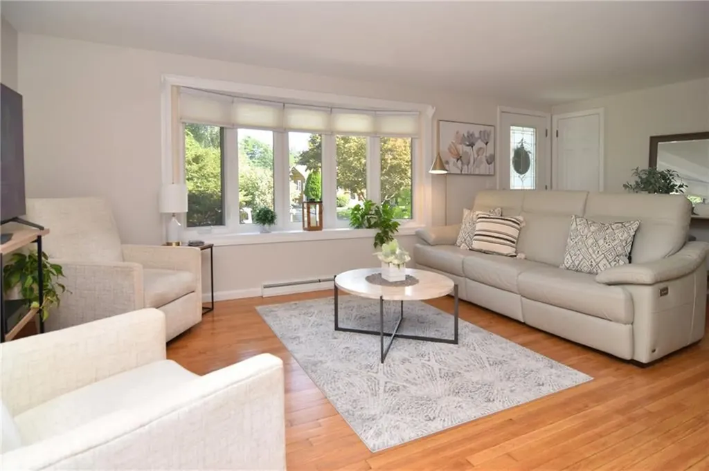 52 Woodridge Road Narragansett RI 02882