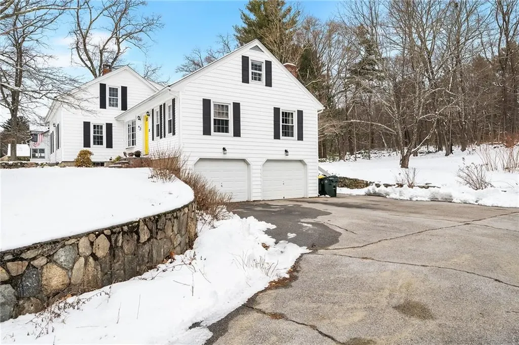 81 Stillwater Road Smithfield RI 02917