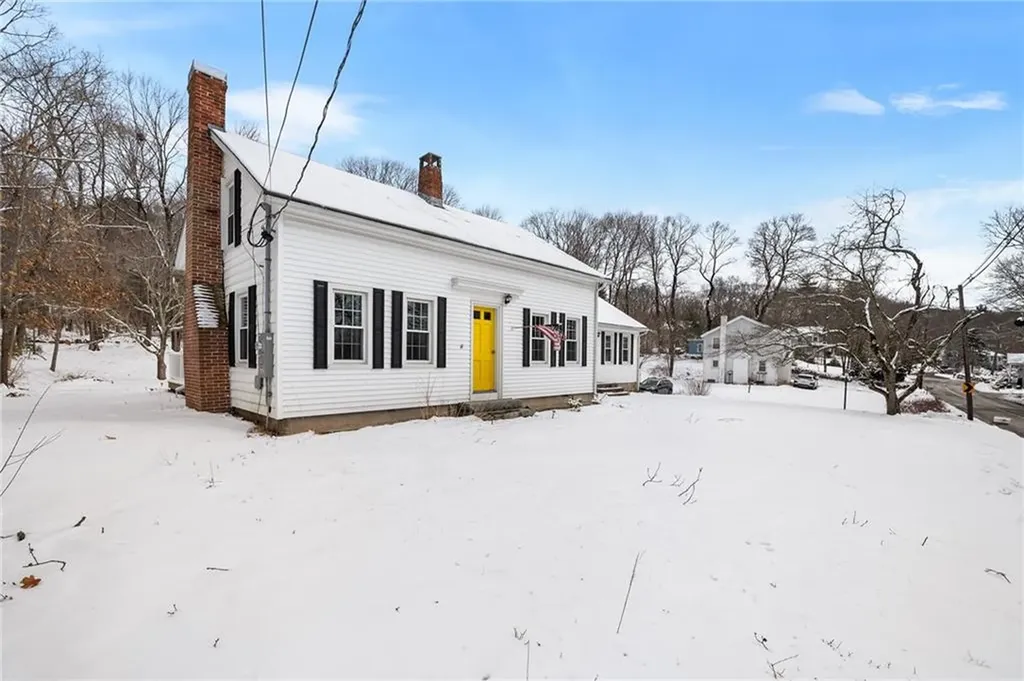 81 Stillwater Road Smithfield RI 02917