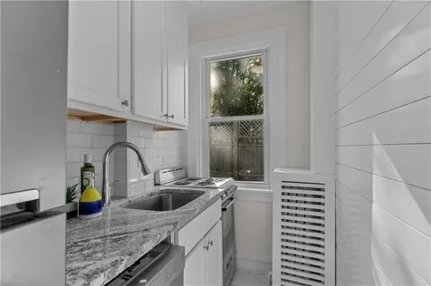 131 Broadway Newport RI 02840