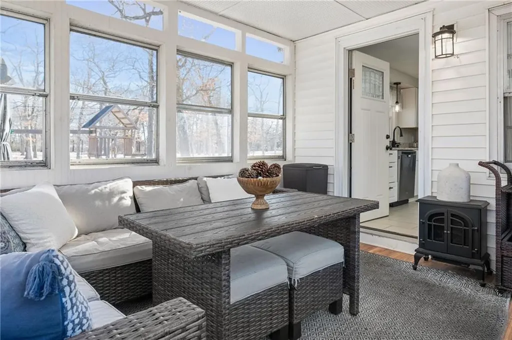 22 Helen Avenue Warwick RI 02886