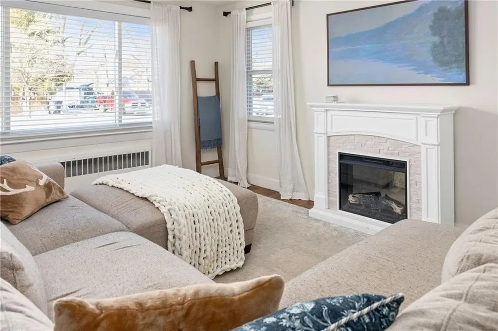 22 Helen Avenue Warwick RI 02886