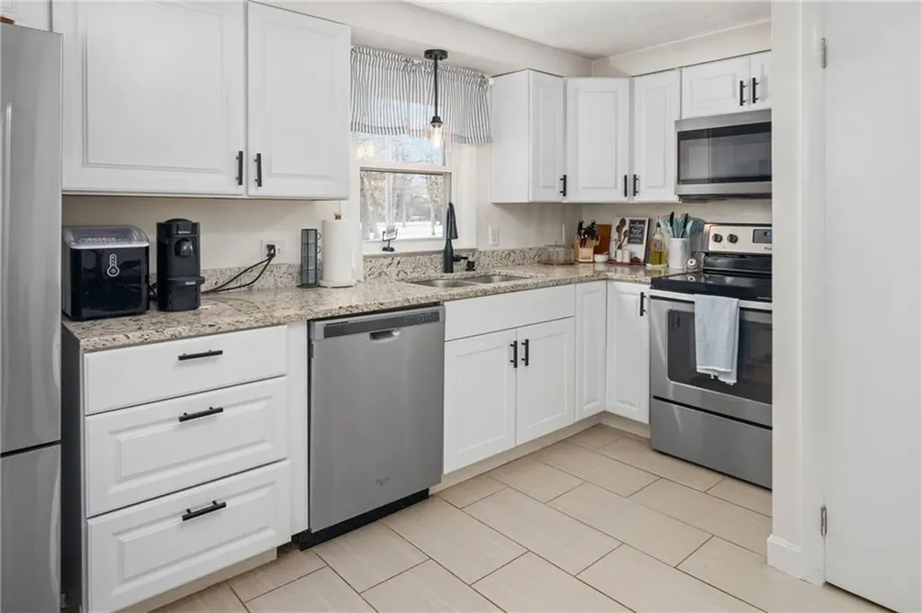 22 Helen Avenue Warwick RI 02886
